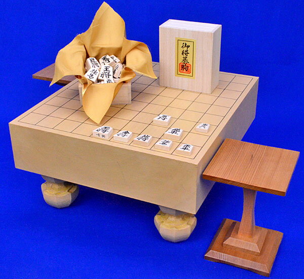 将棋セット　本桂3寸足付将棋盤セット【特売品】(将棋駒白椿中彫駒)