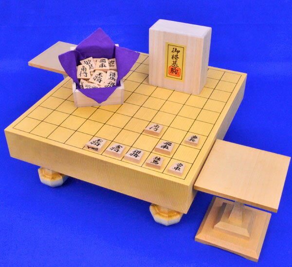 将棋セット　新かや2寸一枚板足付将棋盤セット(将棋駒黄楊特上彫錦旗書)