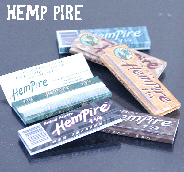 100％ナチュラル ヘンプペーパーHEMPIRE 1 1/4 紙がヘンプ（大麻）でできているのは他にもあるけど スローバーニング（燃焼の遅いタイプ）で、しかも薄型、 パッケージもカラーが豊富で可愛い！ ■サイズ：77mm×44mm ■50L...