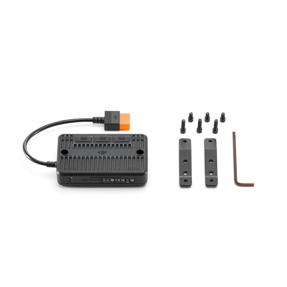 ■ 特長 DJI Powerシリーズ ポータブル電源をDJI Power ソーラーパネル アダプターモジュール (MPPT)に接続すると、アダプターパネルのXT60インターフェースを介してソーラーパネルに接続でき、DJI Powerシリーズを環境に優しい方法で充電できます。 DJI Powerシリーズ ポータブル電源を、DJI認定ブランドZignes製のソーラーパネルと一緒に使用することをお勧めします。他のブランド製のソーラーパネルを使用する場合、DJI Powerシリーズの太陽光充電には、MPPTモジュールを使用し、また、ソーラーパネルのポートをXT60インターフェースに変換する必要があります。 必要になるアクセサリーは別売です。 注意事項 1.1つのMPPTモジュールは最大3枚のソーラーパネルに接続できます。 2.DJIが公式に推奨するソーラーパネル以外のソーラーパネルを使用する場合、MPPTモジュールやポータブル電源が損傷することを防ぐため、ソーラーパネルの開放電圧が30 V未満になっているか確認してください。 各ソーラーパネルの出力電力は200 W以下、1つのMPPTモジュールに接続するソーラーパネルの合計出力電力は400 W以下になるようにしてください。 3.ソーラーパネルをMPPTモジュールと一緒に使用する時、同梱の放熱ブラケット（金属製）を取り付けてください。 4.DJI Power 500使用時、1つのアダプターモジュールに接続されたソーラーパネルの最大出力電力は、300 W以下である必要があります。 ■ 仕様 総出力電力 1チャンネル：最大200 W3チャンネル：最大400 W（DJI Power 1000使用時）、最大300 W（DJI Power 500使用時） 入力電圧 12～30 V、DC 最大入力電流 1チャンネル：10 A3チャンネル：16 A 動作環境温度 -10℃～45℃ 互換性 DJI Power 2000DJI Power 1000 V2DJI Power 1000DJI Power 500 ■ 同梱品 ・ DJI Power ソーラーパネル アダプターモジュール (MPPT) × 1 ・ 放熱ブラケット（金属製）× 2 ・ 六角棒スパナ（ボールポイント型）× 1 ・ 10 mmねじ × 3 ・ 20 mmねじ × 3