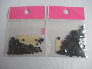 カットビーズ 丸型 A22-8　A-23-8　 貼り付けビーズ 黒