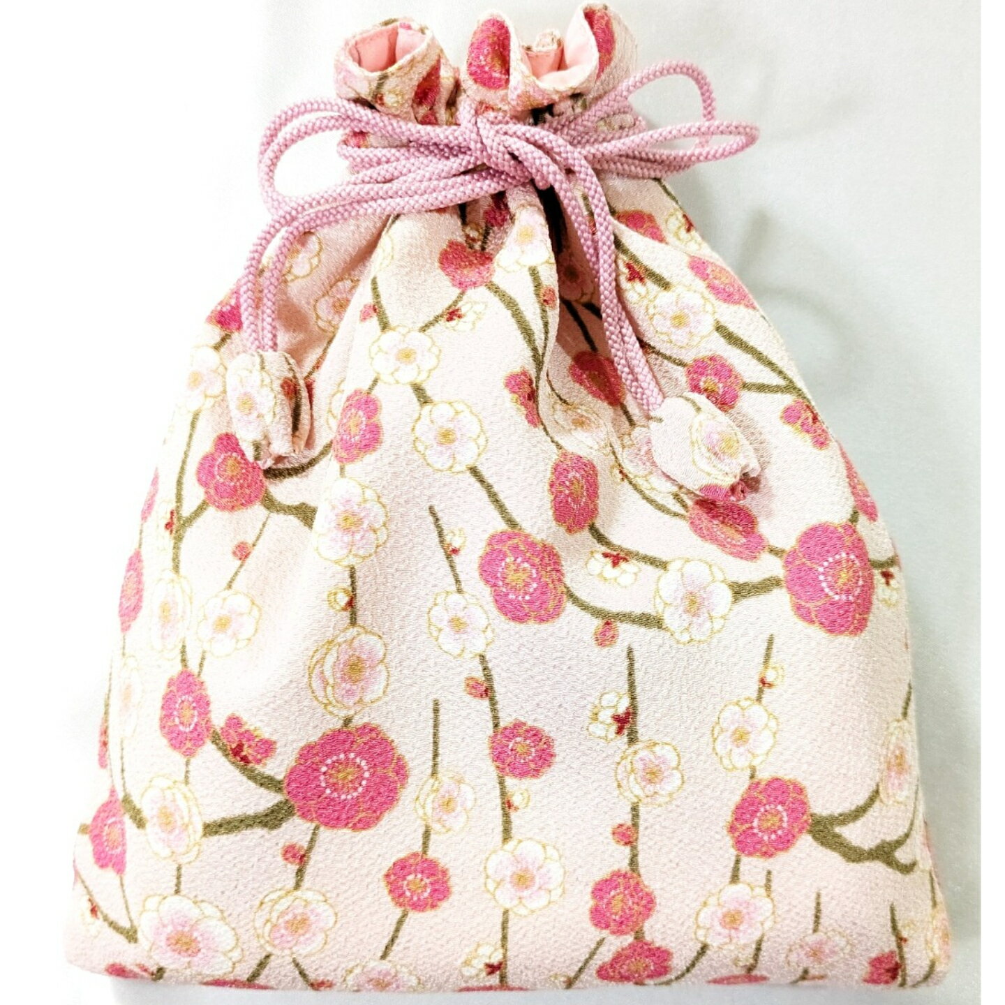 ちりめん平巾着（ピンク梅）ちりめん 小物入れ 日本製 手作り 着物 浴衣 一点もの 御朱印帳入れ チューリップ型紐飾り モダン レトロ 大正ロマン【送料無料】