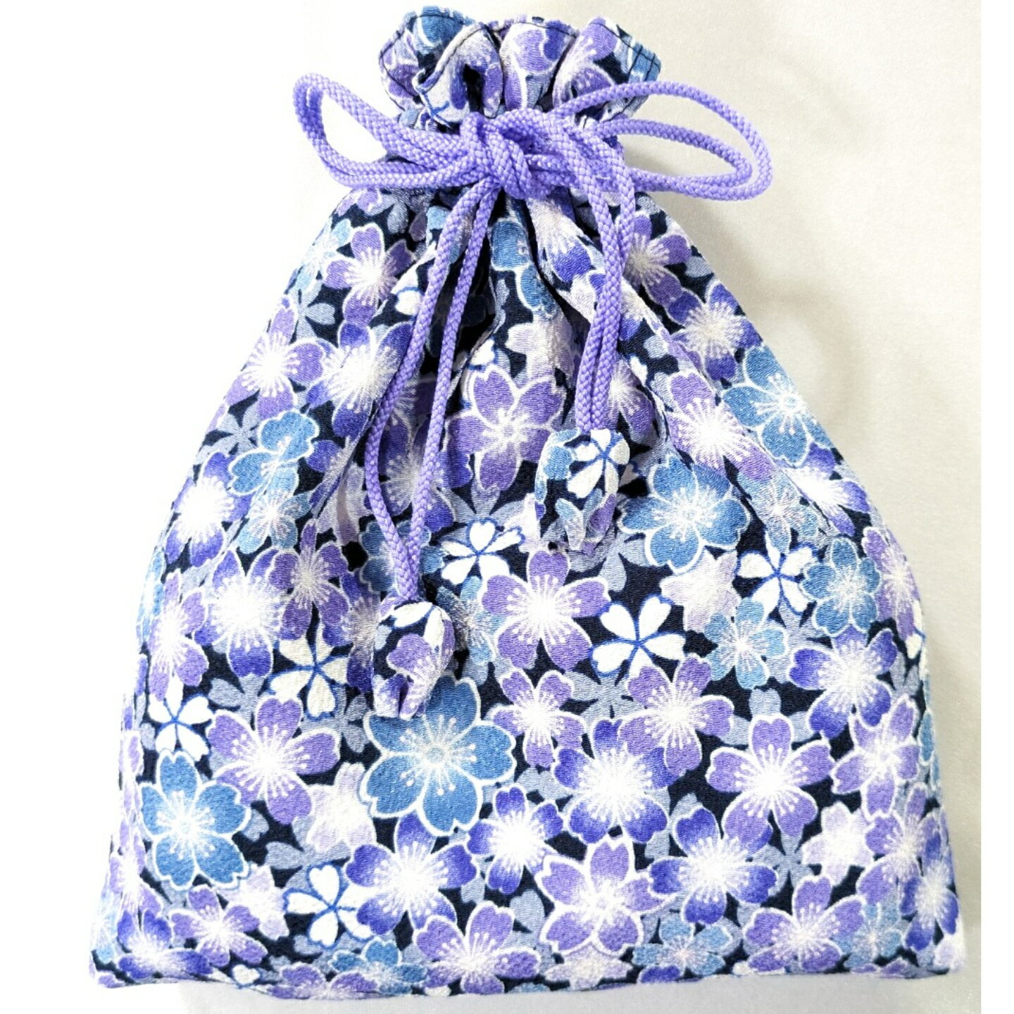 ちりめん平巾着（青色桜）ちりめん 小物入れ 日本製 手作り 着物 浴衣 一点もの 御朱印帳入れ チューリップ型紐飾り モダン レトロ 大正ロマン【送料無料】