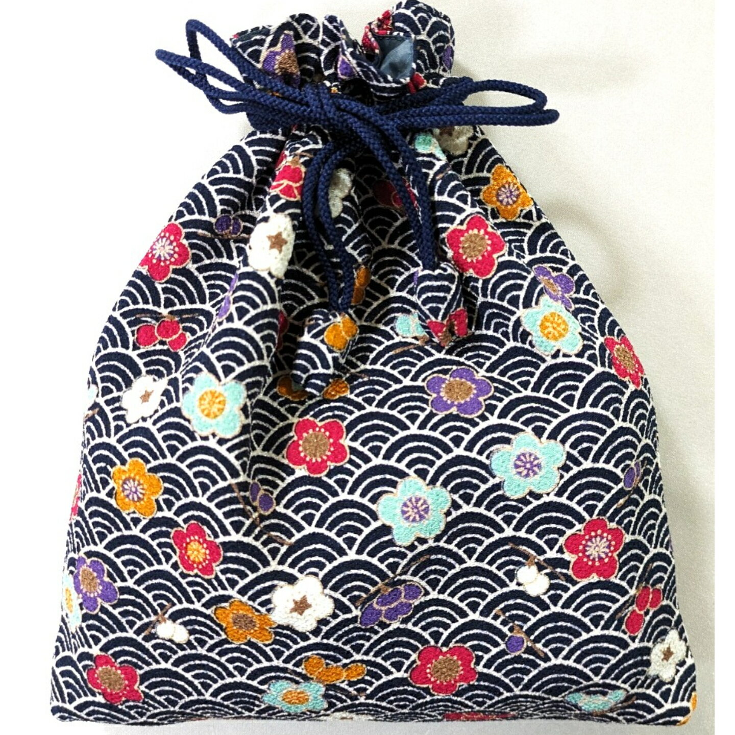 ちりめん平巾着（黒さざ波小梅）ちりめん 小物入れ　日本製 手作り 着物 浴衣 一点もの　御朱印帳入れ ..