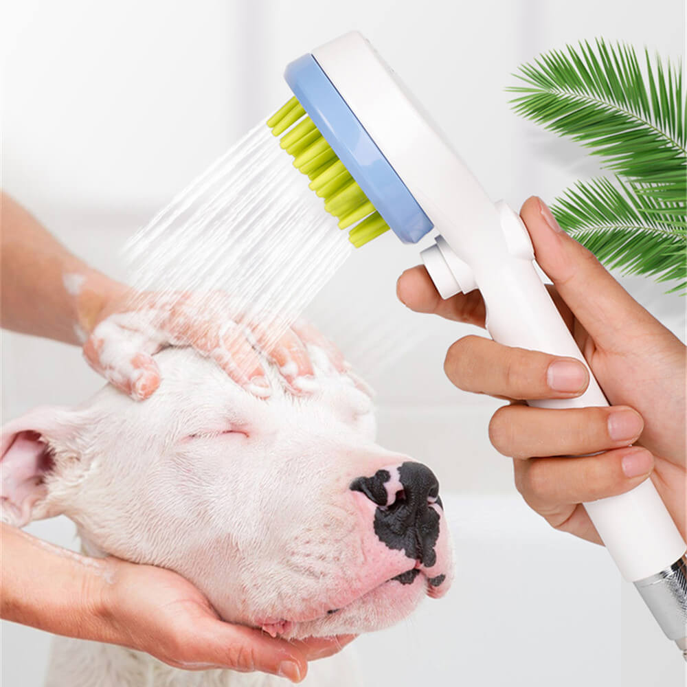 品名：ペット用シャワーヘッド 材質：TPR カラー：グレー、青、緑 適用範囲：犬猫 機能：ブラッシング、シャワー、マサーシーなど TIPS:直接水洗いして清潔にし、乾燥所に保管してください サイズ：長さ：約24cm　ヘッド直径：8cm　幅：5cm （手動測定のため、0.5cmの誤差があるかも、ご承知ください）