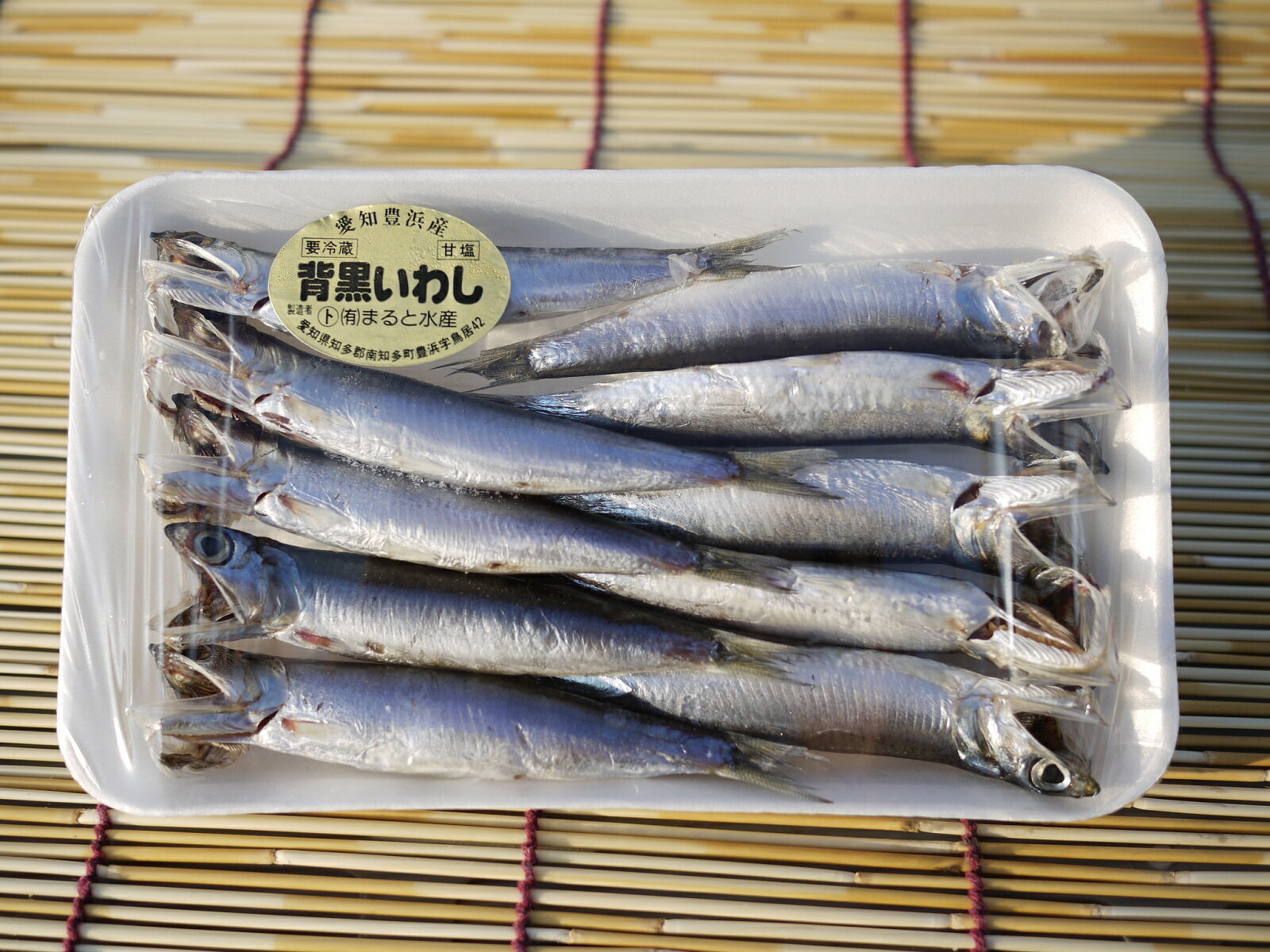 愛知 三河湾産 まると水産　片口 背黒 いわし カタクチイワシ 丸干し 12〜16尾入