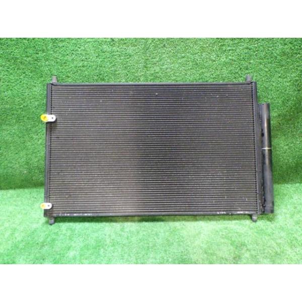 【中古】 ブレイド AZE154H コンデンサー ブレイド 4WD トヨタ TOYOTA 88450-12300 4T7 55558 2009年2..