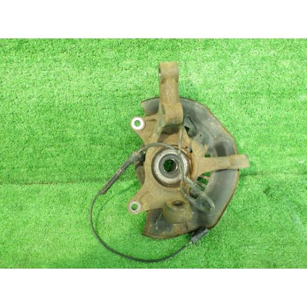 【中古】 アイシス ZGM11W 右フロントナックルハブ プラタナ Vセレクションホワイトインテリアパッケー..