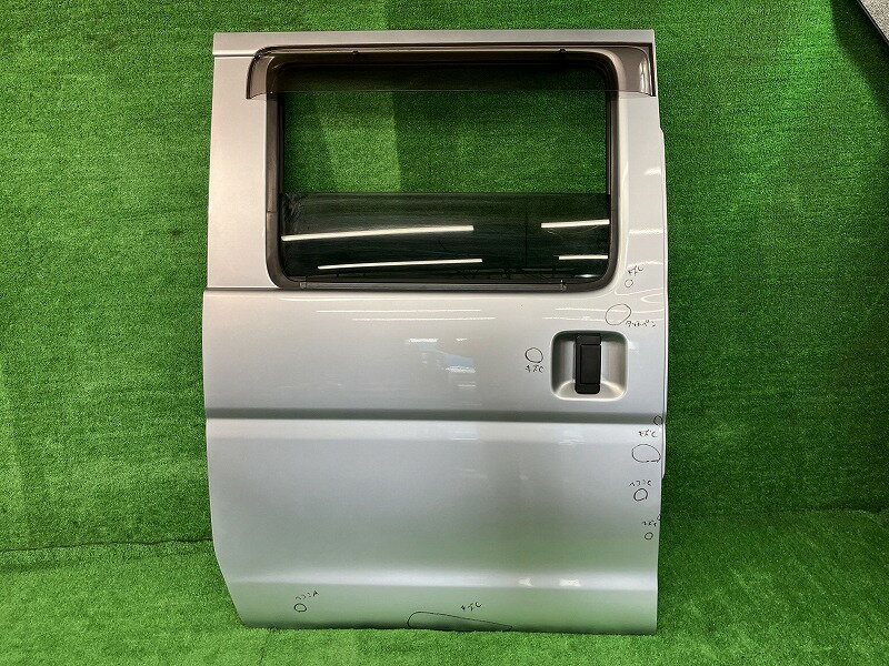 【中古】 ハイゼット S331V 右リアドア カーゴクルーズ SA3 4WD ニホンイタ M31Q8 67003-B5111 S28