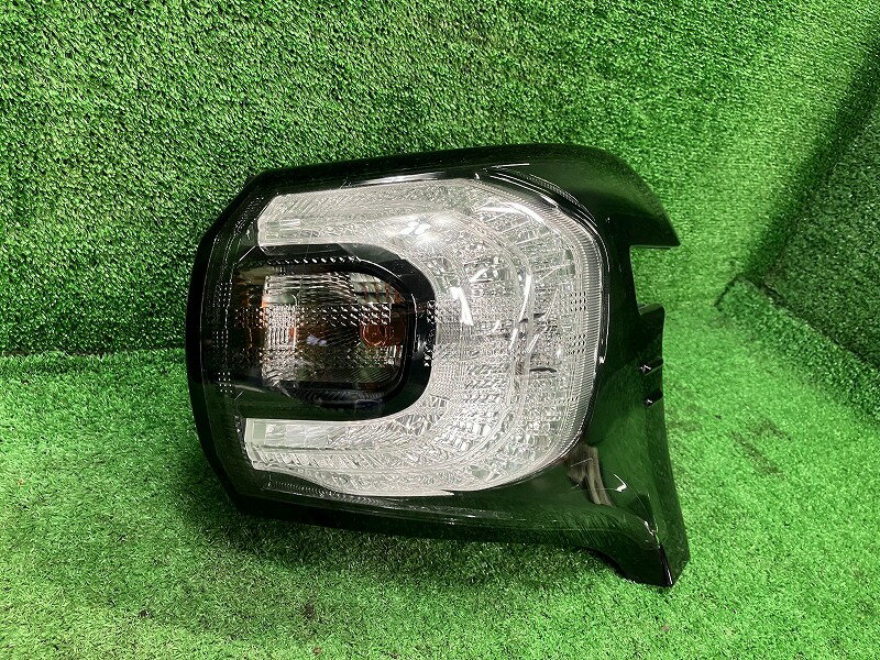 【中古】 シエンタ NCP175G 右テールランプ・テールライト X Vパッケージ コイト 52-283 81550-52C80 1F7