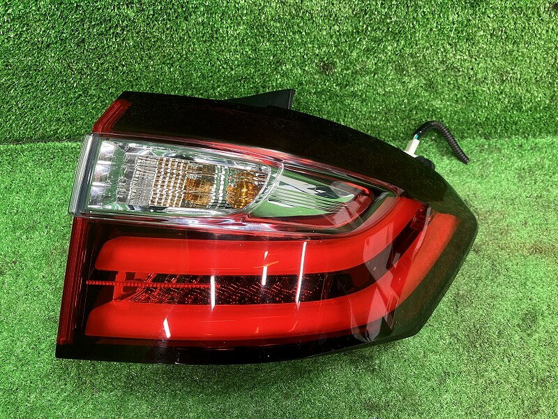 【中古】 オデッセイ RC4 右テールランプ・テールライト ハイブリッドアブソルート HSアドバンスド AL 13C022 33500-T6C-003 NH820P
