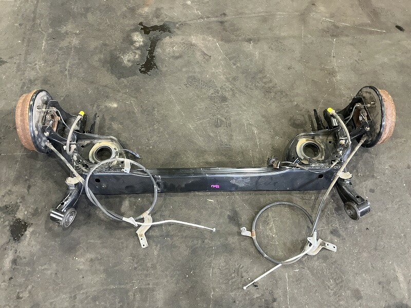 【中古】 ノート SNE12 リアアクスルビーム E-POWER メダリスト FOUR 4WD 55501-3VE1B EBB