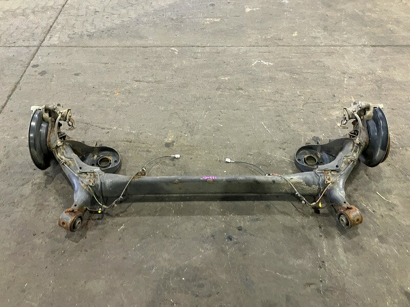 【中古】 プリウス ZVW30 リアアクスルビーム L 42101-12171 1F7