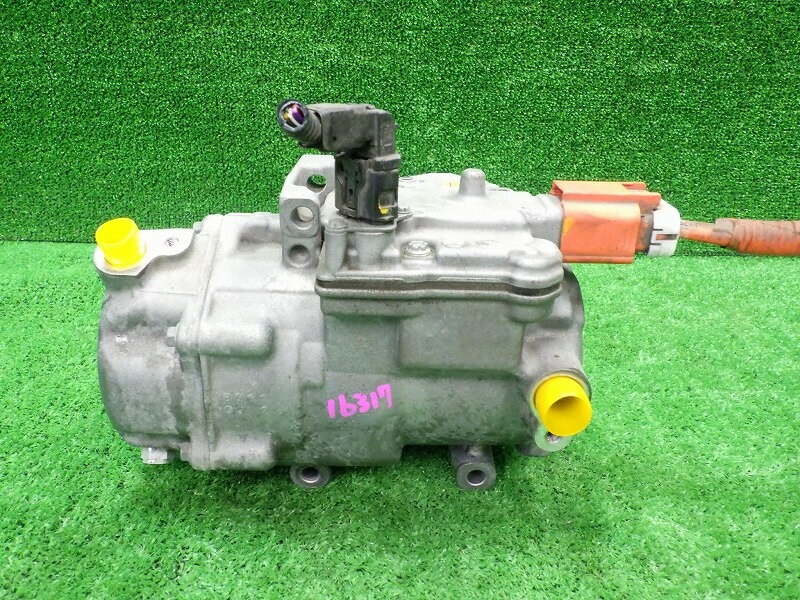 【中古】 プリウスα ZVW41W エアコンコンプレッサー S 5人 デンソー ES27C 88370-47050 070