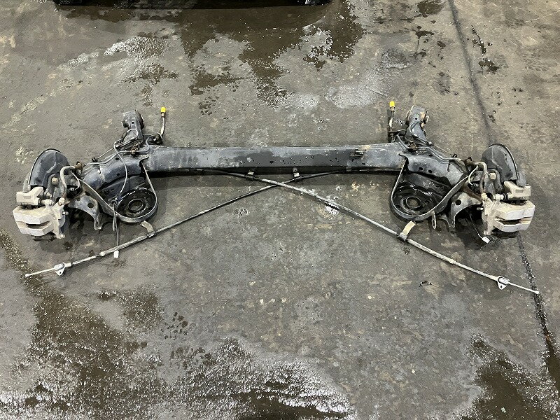 【中古】 プリウスα ZVW41W リアアクスルビーム Sツーリングセレクション 5人 42101-64010 3R3