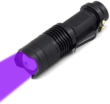 紫外線ブラックライト LED フラッシュライト UV懐中電灯 ズーム式 3モード 目には見えない汚れに対策の発見器 ペットの尿、ステイン、カーペットの汚れ対策に