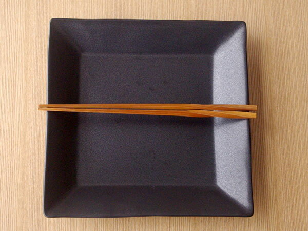 パスタ皿　黒マット　スクエアプレート　M（inBASIC BLACK）大皿 角皿 和食器 皿 プレート カフェ食器 四角いお皿 黒い食器 パスタ皿 デザート皿 サラダ皿 パン皿 おしゃれ シンプル ホテル食器