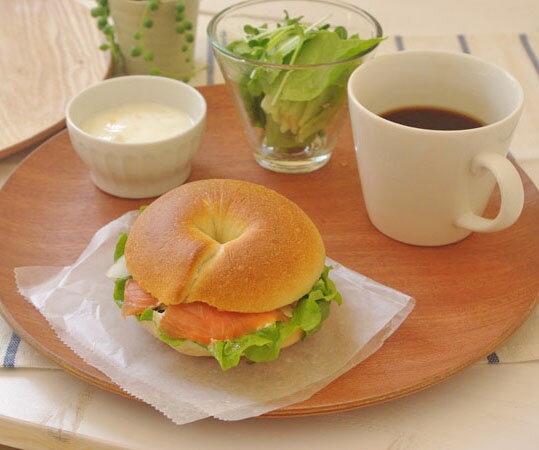 丸トレー 30cm 木製トレイ トレー 木のトレー ナチュラルトレー カフェトレー お盆 丸盆 木製 天然木 おしゃれ カフェ風 モダン ナチュラル 北欧風 カフェ食器 ウッド