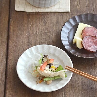 和食器 豆皿 しのぎ　3寸皿　（白結晶）小皿 醤油皿 漬物皿 副菜皿 お菓子皿 取り皿 おつまみ皿 お皿 和食器 プレート 白 おしゃれ モダン カフェ風 10cm