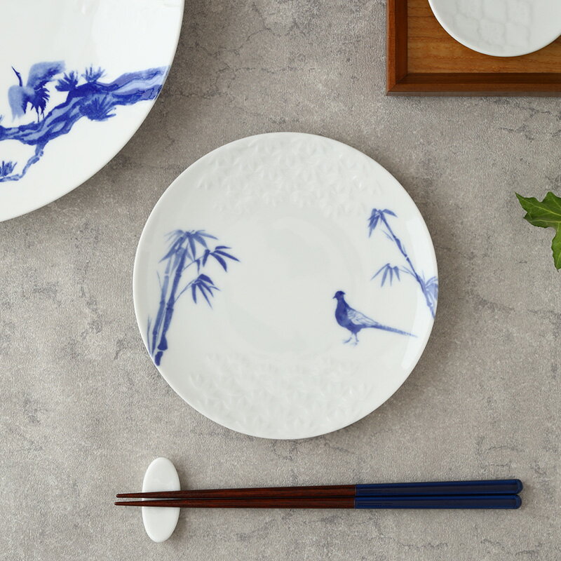 【全品5%OFFクーポン3/3 20:00〜3/4 19:59】竹中皿 17cm 松竹梅レリーフ 染呉須きじ紋プレート お皿 皿 食器 中皿 取り皿 ケーキ皿 サラダ皿 デザートプレート パン皿 呉須 和の趣