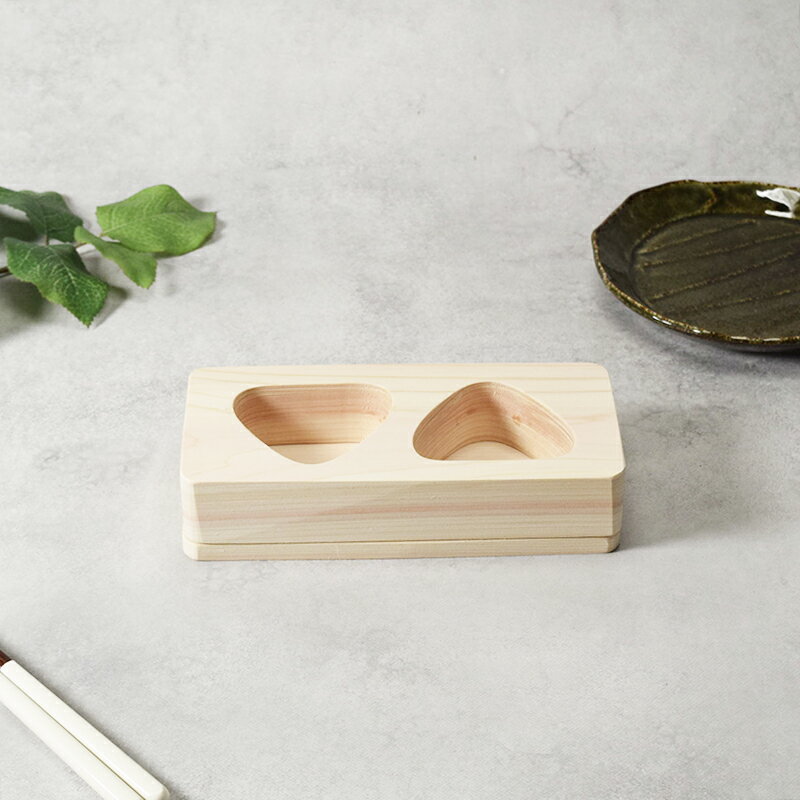 【299円クーポン 〜11/16 23:59】おにぎり型 2穴 桧 敷板付 ご飯約75g分/個木製 檜 ヒノキ ウッド 天然..