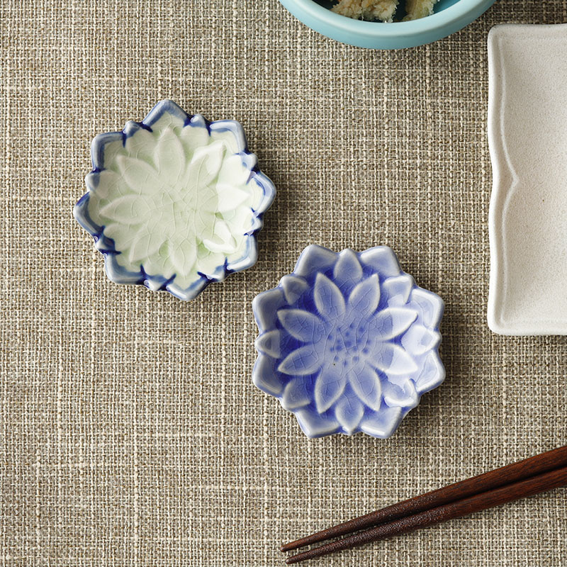 花型豆皿 6.3cm ダリア 貫入和食器 食器 お皿 皿 プレート 小皿 小さい皿 醤油皿 薬味皿 珍味皿 フルーツ皿 菓子皿 おしゃれ モダン 和モダン かわいい t-east-10030319 EAST table サンプル画像2