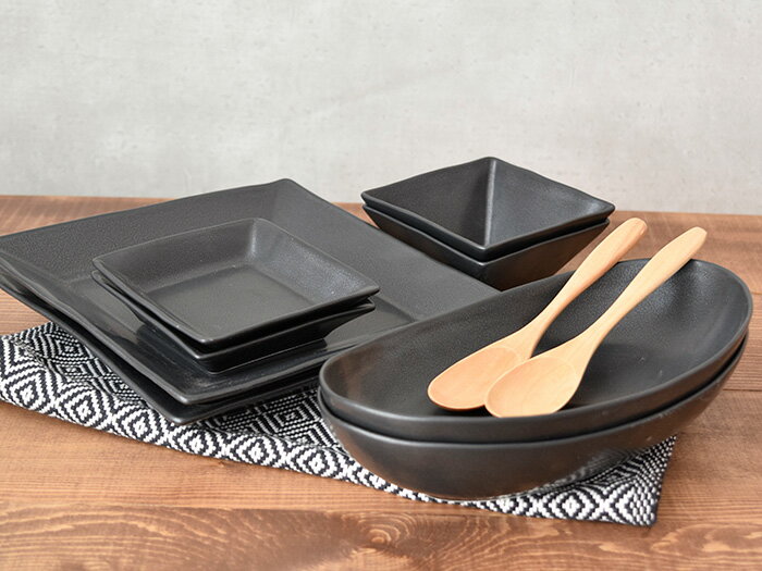 お得な食器10点セット（IN BASIC）プレート ボウル 洋食器 おしゃれ 食器セット 黒い食器セット 大鉢 小鉢 小皿 中皿 大皿 深皿 シンプル カフェ食器 カフェ風 新生活 引っ越し 単身赴任