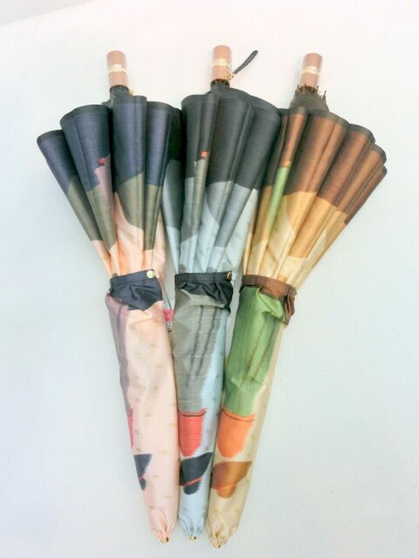 雨傘 傘 ファッション小物 レディースファッション 折畳傘 婦人 日本製傘 甲州産 ほぐし織 ガーデニング柄 軽量 2段折傘 甲州 山梨県 1反1反手作業 丹念に精魂込めて織り上げ 甲州織生地使用 軽量骨 折り畳雨傘 柄のフチがにじんだよう 特殊伝統技法 ホグシ織 2段 日本製