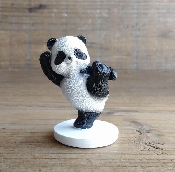 乐天商城 - オブジェ 置き物 インテリア雑貨 家具 インテリア パンダ 可愛らしいパンダ オブジェシリーズ 修行六兄弟 長男坊 ありそうでない パンダのオブジェ 雰囲気づくりに オススメ