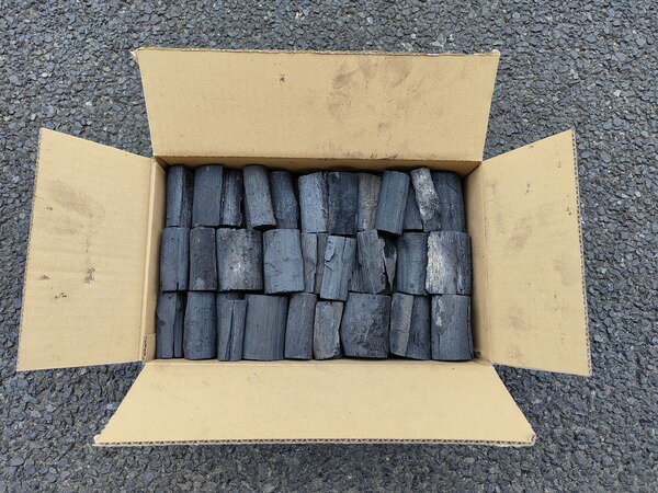 黒炭 土佐木炭 樫 カシ 一級 計30kg 5箱でお届け 土佐 国産黒炭 茶道 火鉢 囲炉裏