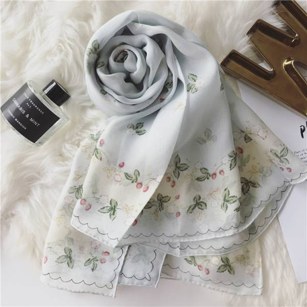 極上 シルク100％ 大判ストール 上質 イチゴ柄 上品 ブルー系 ピンク系T-you 母の日 送料無料