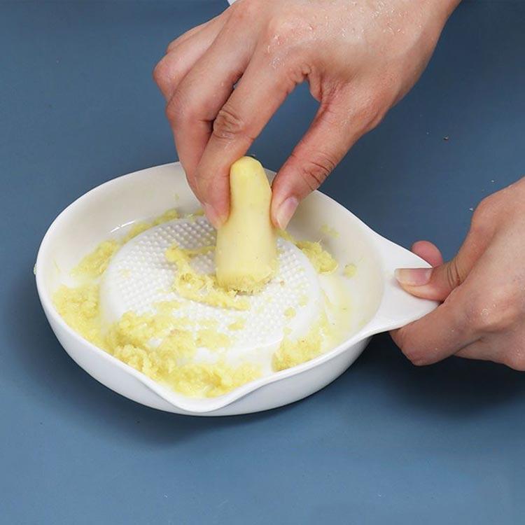 おろし器 おろし金 下ろし器 オロシ器 大根おろし 大根おろし器 セラミックス 調理器具 料理 便利グッズ 時短 簡単 カンタン やさしいおろし器 一のサムネイル