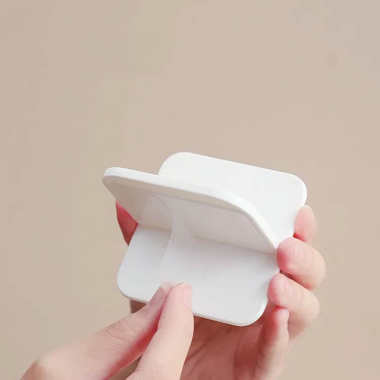 家具 転倒防止 固定 しっかり固定 粘着タイプ 12個セット 棚 家電 本棚 賃貸 強力 防災グッズ テーブル 冷蔵庫 振動吸収 壁を傷つけない 耐震対策 強力 地震対策 穴あけ不要 揺れ対策 災害対策 取り付け簡単 オフィス 自宅 食器棚 送料無料 無地 ホワイト