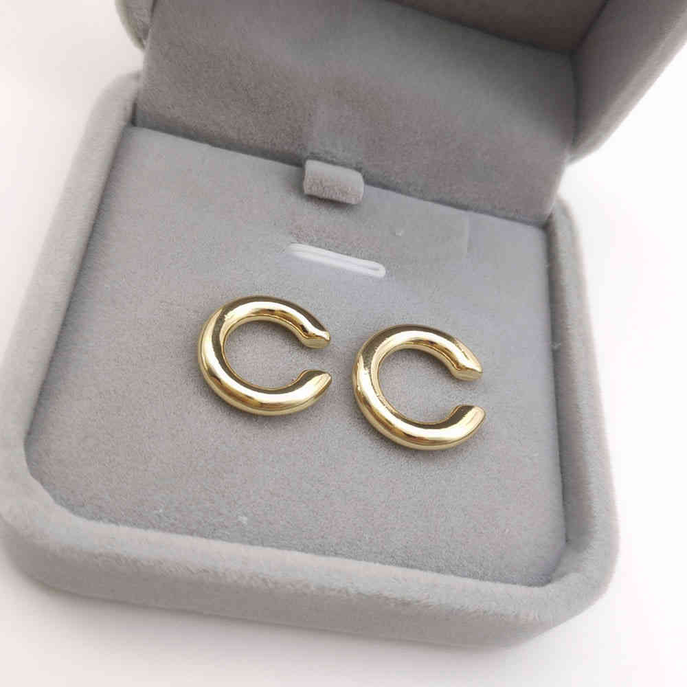 イヤーカフ フリーサイズ イヤリング 4点セット 両耳 金属アレルギー ニッケルフリー 痛くない シンプル ジュエリー 大人 フリーサイズ