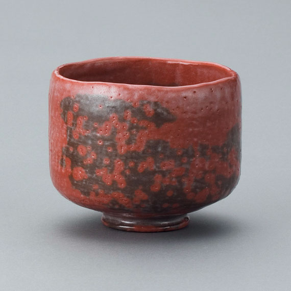 【茶道具 / 楽茶碗】 五代 宗入 / 赤茶碗 銘 「花筏」 (写)