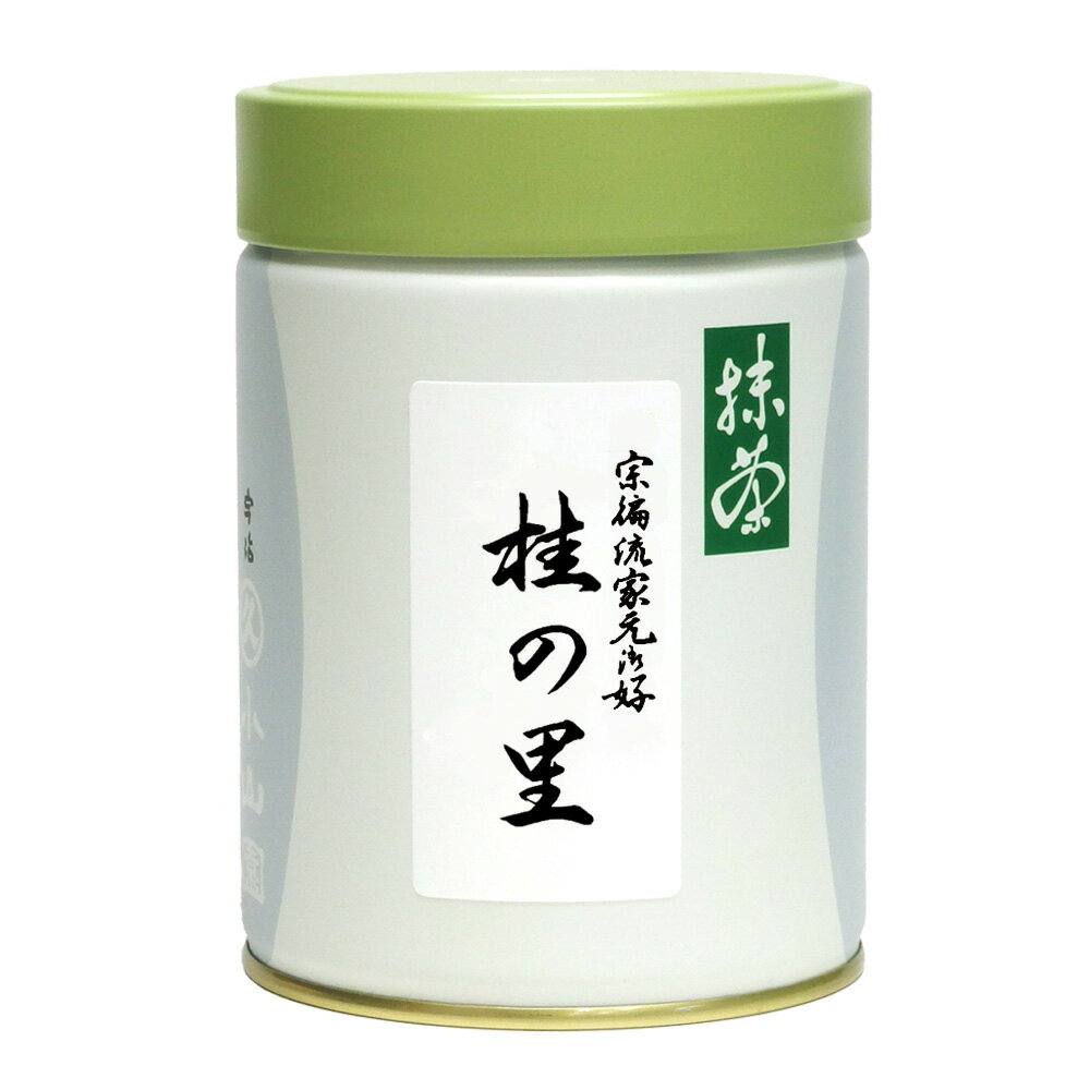 > 茶せんの購入はこちら > 茶杓の購入はこちら > 抹茶篩缶の購入はこちら ■仕様 内容 丸久小山園の抹茶桂の里200g缶 原材料名 抹茶 原産地 日本産 賞味期限 6ヵ月 備考 抹茶200gは、薄茶なら一杯あたり約1.5g換算で133〜134杯程度いただくことができます ■その他注意点 ※ 商品の色合いは、ご使用のモニターや環境によって多少異なる場合があります。また、茶道具全般に関して、ひとつひとつ手作業で仕上げる伝統工芸品の為、風合いや模様の出方が1点1点全て異なりますので、あらかじめご了承ください。 ※ 掲載商品の在庫は、常時チェックするよう努めていますが、すべて実店舗と共有しておりますので、まれに在庫切れにも関わらず、ご注文が完了してしまう場合があります。そのためご注文完了後、在庫切れのご連絡を入れさせて頂く場合があります。お客様にはご迷惑をお掛け致しますが、ご理解の程よろしくお願いいたします。 ※ 取寄せ商品や納期の異なる商品と一緒にご注文いただいた場合、商品取寄せ後一緒に発送させていただきます。取寄せ品でお急ぎでのご入用の場合は、ご注文前に在庫の有無をお問い合わせください。 ※ 欠品、キャンセル等によりお買上金額が3,980円（沖縄・離島・山間部は9800円）(税込み)を下回った場合は、送料600円(沖縄・離島・山間部は1,000円)を頂戴いたします。ご了承ください。