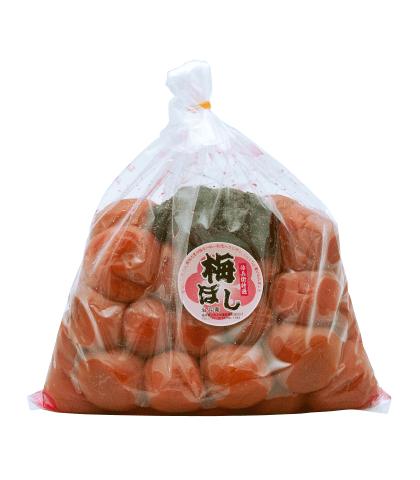 名称：梅干し／原材料名：梅（福井県産）、塩、しそ／内容量：550g／保存方法：常温で保存／賞味期限：ラベルに記載／製造者：渡辺美代子 〒919-1463福井県三方上中郡若狭町成出8-5 TEL(0770)46-1398