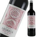 商品説明商品名ラガスカ テンプラリーリョ・プティベルドLAGASCA TEMPRANILLO-PETIT VERDOT年号2020年ボディミディアムボディ生産者ラガスカLAGASCA生産地スペイン　ラ・マンチャタイプ赤ワイン品種テンプラリーリョ、プティベルドビオの区分ビオディナミ　認証：デメテール、エコセール、ヴィーガン栓コルクアルコール度数13.5度内容量750mlスペイン中央部に位置するラ・マンチャは、何世紀にもわたってワイン造りが行われてきた伝統的なワイン生産地。大陸性地中海性気候の恩恵を享受し、長い日照時間と低い夜間の気温によりシャープなコントラストが生まれ、ワインのアロマとフレーバーが高まります。ラガスカはラ・マンチャで代々ぶどう農家だったフェルナンデス家による家族経営。現在は4代目となる兄ヘススさんと妹ルスさんにより、完全有機栽培のワイン造りに取り組んでいます。ぶどう園は生命に満ちた生態系と考え、ぶどうの木の自然なライフサイクルを尊重し、その特性を高めて最高品質のぶどうとワインを実現することに情熱を膨らませています。その香りや味わいの繊細さの美しさだけでなく、自然で本物であり、化学物質を一切含まないワインを造っています。お祖父さんが所有していた畑に新たに購入した畑を加えて有機栽培を始め、2009年からビオディナミ（バイオダイナミック）認証を取得し始めています。その後もビオディナミ認証の区画を徐々に増やしており、現在130ヘクタールの自社畑のうち20％がビオディナミ認証を取得。その他の残りは全て有機栽培です。ラ・マンチャの北東部に位置するラガスカ。海抜800メートルの高い標高が、ワインに強烈な香り、新鮮さ、深い色を与えます。そして、ラ・マンチャの典型的な赤土の粘土ではなく、石灰岩も豊富に含み粘土、砂、シルトが混ざった土壌がぶどうの木の健康に不可欠な水分を保持するのに役立っています。ぶどうの収穫は夜間に。タイミングを逃さないために機械と手摘みの両方で収穫します。自社畑はワイナリーから1km圏内にあり、ぶどうを運んでタンクに入るまでわずか1時間ほど。自然派ワイン造りのために一から設計された醸造設備で、ぶどうを酸化させることなく鮮度を保っています。スペイン、ラ・マンチャの個性とコストパフォーマンスを備えたワインを、ビオディナミや有機農法によってお客様に届けることに凄まじい情熱を燃やすフェルナンデス兄妹のワインは、今では様々なオーガニックワインコンクールでメダルを受賞しています。赤いベリーフルーツやチェリーの香り。スパイスやコーヒーのニュアンスも感じられる。味わいはなめらかなタンニンが感じられ、酸とのバランスもGOOD！グッとコクがありながら、グイグイ飲める陽気なワインです。ワインの色調は、濃いチェリーレッドで赤紫があり、フレッシュな赤ワイン。香りは、ブラックチェリー、プルーン、カカオ、シナモン、ドライローズ、セージの香り。味わいですが、口当たりは、しっかり力強い。凝縮した果実味と豊富なタンニンに加えスパイシーさもあり、しっかりとした骨格がある辛口赤ワイン。まだまだ若く、今飲んでも良いが、後2・3年熟成してから飲むとさらに複雑な風味が加わり素晴らしいワインになるポテンシャルを持っている。料理との相性ですが、定番のステーキ、馬肉のタルタル、タンドリーチキン、熟成のチーズ。飲む温度帯は、室温16～20℃赤ワインの適温で、このワインは冷やし過ぎるのはだめです。キンモクセイやライム、若草やハーブのようなアロマがインパクト大！ずっと香ってたい魅力的な香り、果実の旨みがありながらスイスイいける飲み口。天然酵母を自社で培養した特別な酵母を使用しています。ワインの色調は、クリアで緑がかったレモンイエローでフレッシュな白ワイン。香りは、芳香性が高く熟した桃、マンゴー、ドライアンズ、フローラルでジャスミン等のハーブの香り、ミントの香りが、色々折り重なって、素晴らしい香りハーモニーを奏でている。味わいですが、口当たりは、滑らかで清々しい。豊かな果実味と伸びやかでキレイな酸味がありフレッシュな辛口白ワイン、余韻も長く後味に苦味があり、ワイン全体を引き締めている。料理との相性ですが、天ぷら、アジア系のスパイスを使った料理、またアペリティフとしてそのまま飲んでもよい。飲む温度帯は、若干冷やし気味でフレッシュ感とフルーティーの香りを楽しむ。