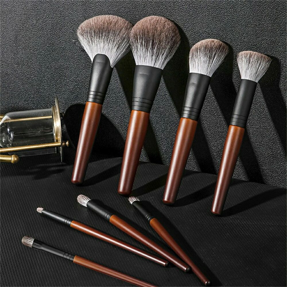 【送料無料】天然毛の肌触り 敏感肌にも優しい至高のメイクブラシ 贅沢なシルバーフォックス毛使用 プロのようななめらかな仕上がり フェイスパウダー専用設計 毎日のメイク時間が至福に変わる