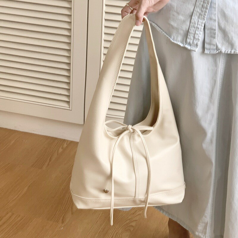 【30%OFFで3976円】TABITORA(タビトラ) ワンショルダー ショルダーバッグ 肩掛けバッグ トートバッグ レディース バック かばん 軽い お出かけ お出かけ プレゼント ギフト プレゼント ギフト通勤 旅行 通学 人気 おしゃれ 素材PU 27×8.5×23cm