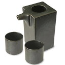 漆黒 角 冷酒器 お猪口2個付き (8分目容量 約260cc)日本製 磁器 美濃焼 幸四郎窯 酒器 冷酒器 黒 ◆os 陶磁器 おしゃれ 四角型 お酒 器 おち...
