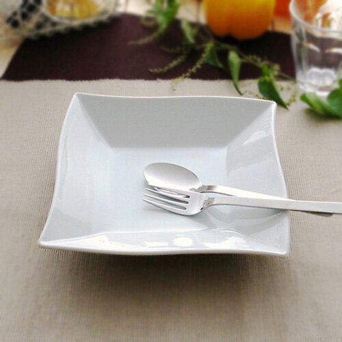ウェーブ 20cm 深口皿 (アウトレット)日本製 磁器 白い食器 パスタ皿 食器 白 カレー おしゃれ カレー皿 四角 皿 サラダ