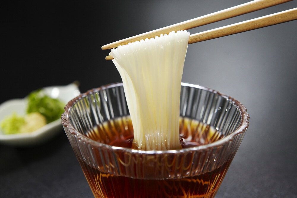 揖保乃糸　めんつゆ　ストレート/削り本節　300ml×12本送料無料　そうめん　素麺　ひやむぎ　天つゆ　つゆ　めんつゆ　ストレート　本節　いぼのいと　ギフト　自宅用　まとめ買い　御中元　御歳暮　父の日　母の日　敬老の日 tabuchi-ss-10000030 揖保乃糸 田渕製粉製麺株式会社 サンプル画像3
