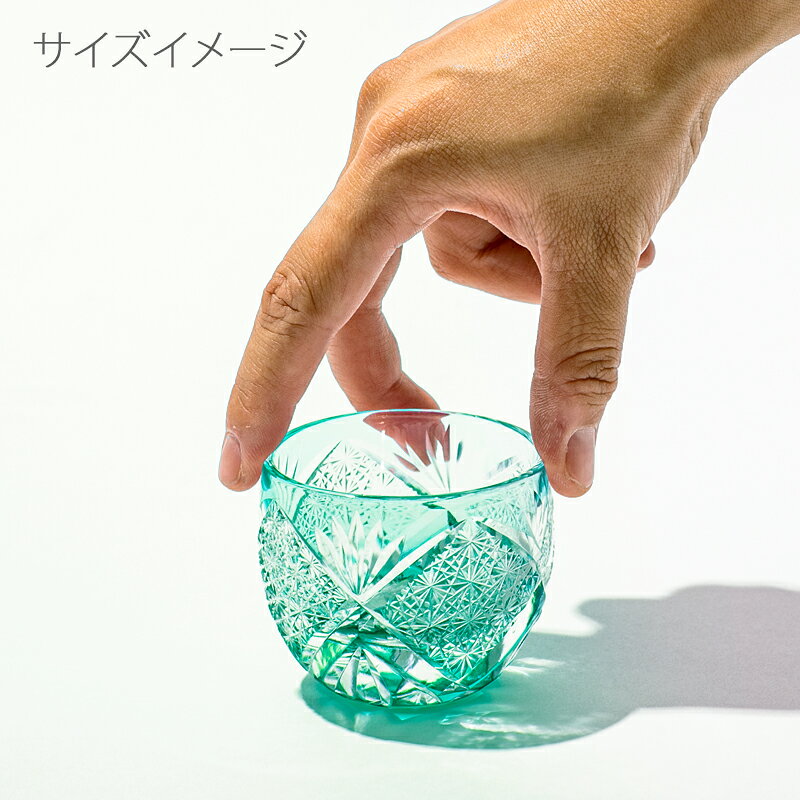 TABLEAU ONLINE SHOP 楽天市場店の江戸切子 ぐい呑み【 太武朗工房 公式 直販 】菊繋ぎ紋 緑 桐箱入り 日本製｜アングル3