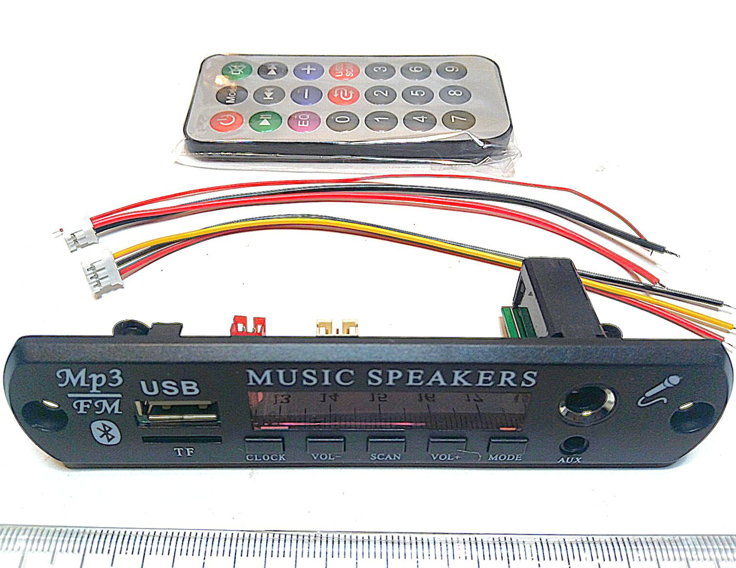 マイク入力 microSDカード USBメモリー Bluetooth FM AUXIN端子 MP3 WMA リモコン付 録音機能　コネクタケーブル付 5～12v