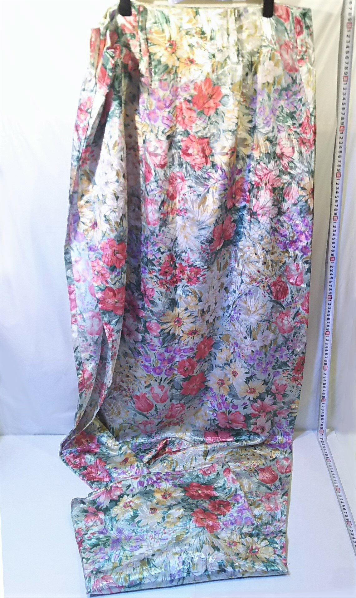Rakuten - カーテン　豪華な花柄模様の生地　約90×170cm