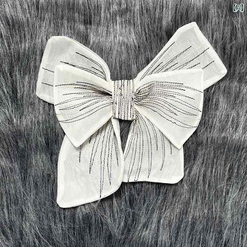 蝶ネクタイ ちょう結び 刺繍 襟 コサージュ ブローチ 年齢 ネックライン 立ち Tシャツ ファッション 装..