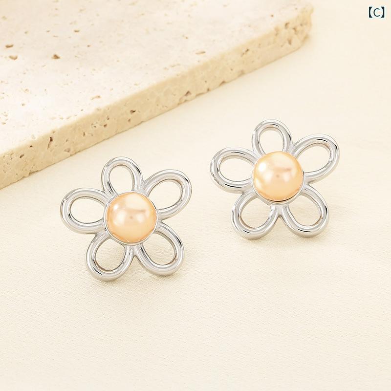 暮らしのお手伝いのピアス レディース スタッドピアス 耳飾り フラワーモチーフ 花びら パール ジルコニア 18K仕上げ ステンレス 金属アレルギー対応 華やか 上品 大人かわいい エレガント フェミニン 清楚 デート お呼ばれ パーティー オフィス 通勤用 普段使い ア｜アングル3