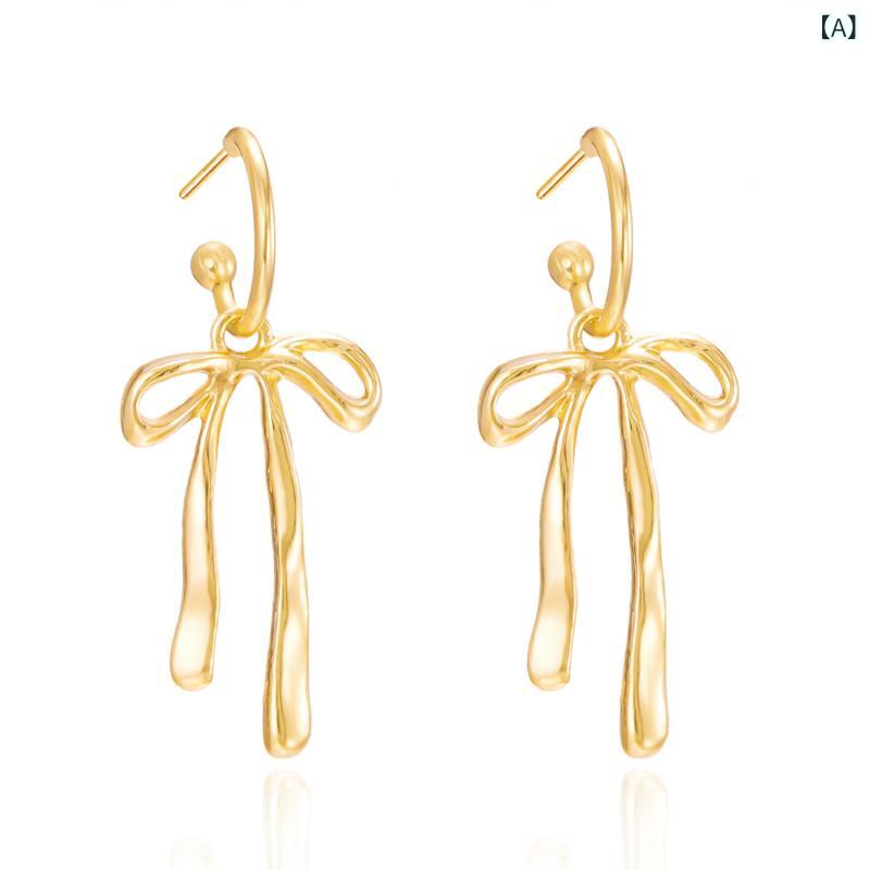 ピアス レディース アクセサリー ジュエリー 蝶結び タッセル 揺れる ゴールド 高級感 おしゃれ 上品 シンプル 小ぶり 小さめ 個性的 人気 パーティー デート カジュアル 通勤 お出かけ 普段使い 耳飾り 両耳 耳元 華やか かわいい きれいめ 大人