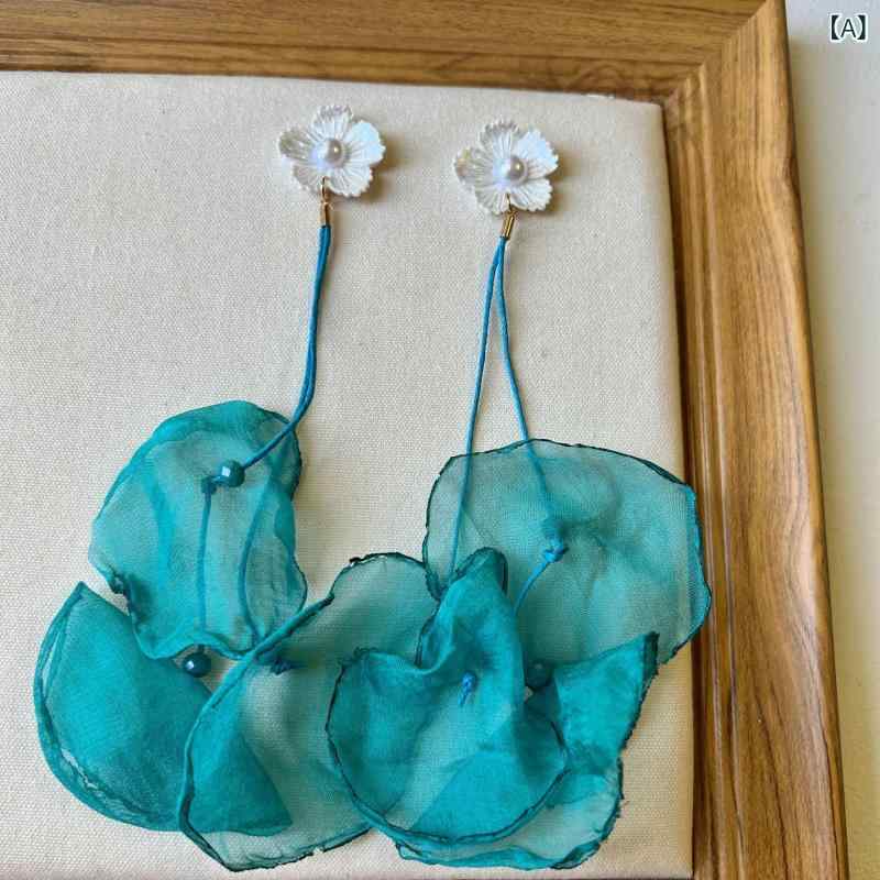 ピアス レディース 湖ブルー ロング丈 フラワー 花モチーフ イヤリング 布製 揺れる ぶら下がり 両耳用 アクセサリー ビーチ 海辺 リゾート バカンス サマー 夏休み お出かけ デート コーデ おしゃれ かわいい きれいめ 上品 大人っぽい 華やか